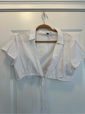 H&M White Cropped Tie-Front Collared Top